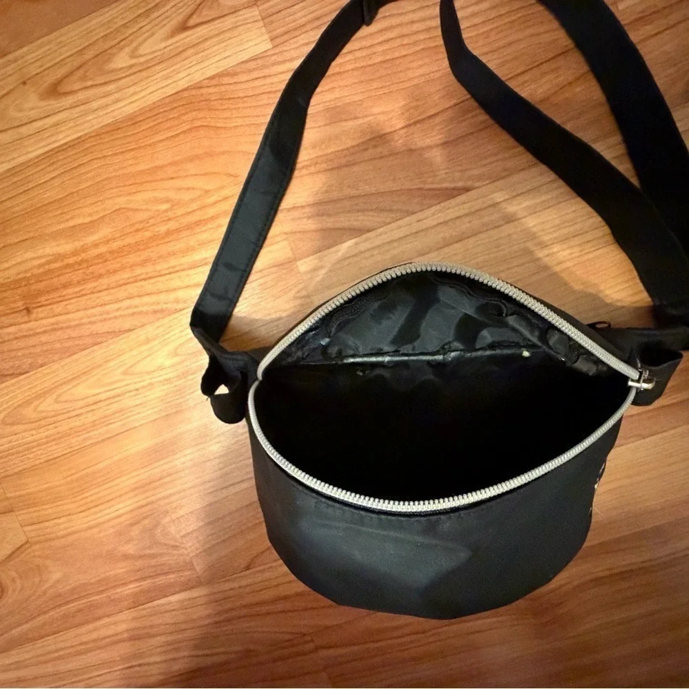 Disney Parks WDW Mickey Black Full Body White-silhouette Fannie Camera Bag VTG - Picture 4 of 16